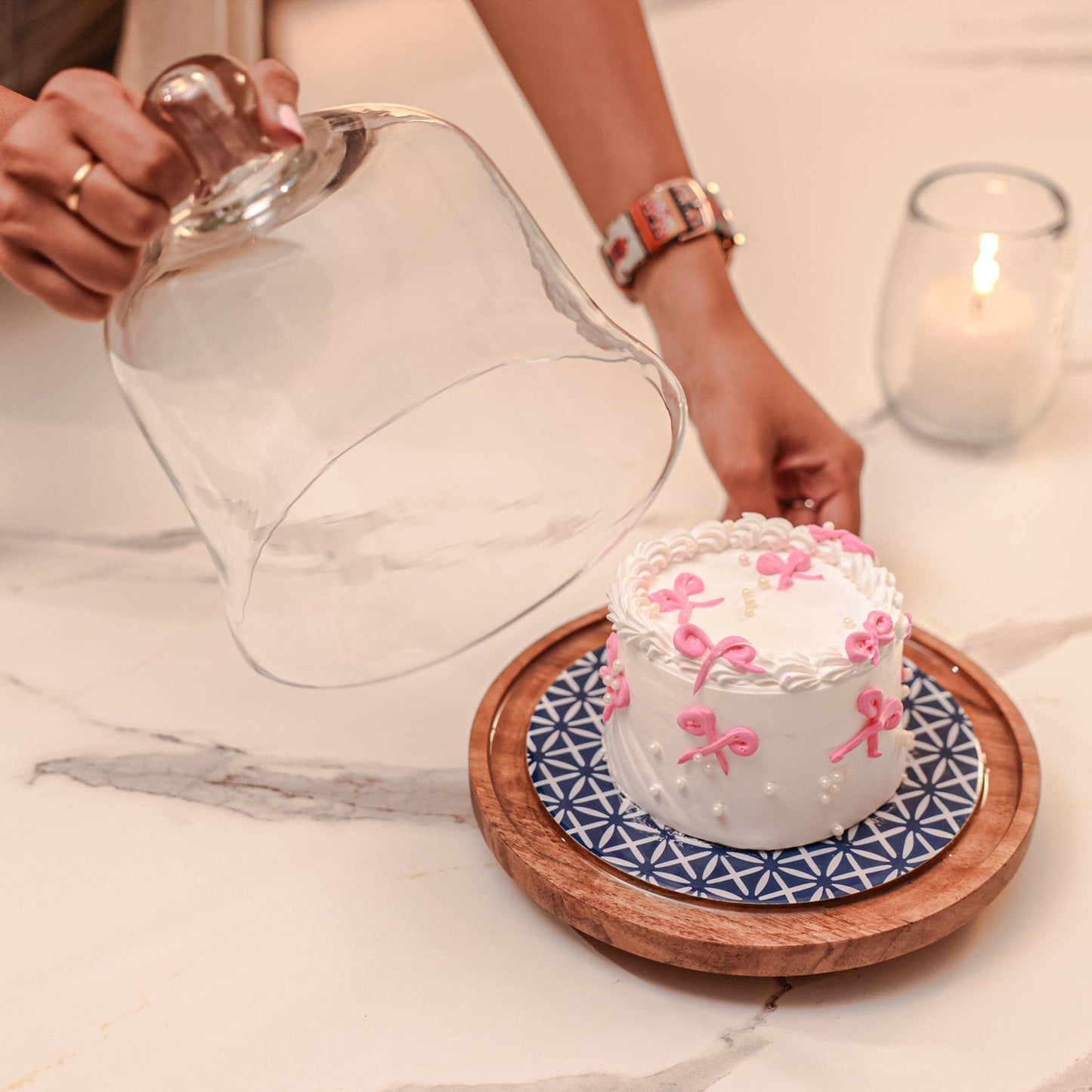 Candy Cloud Acacia Wood Cake stand with Glass Dome